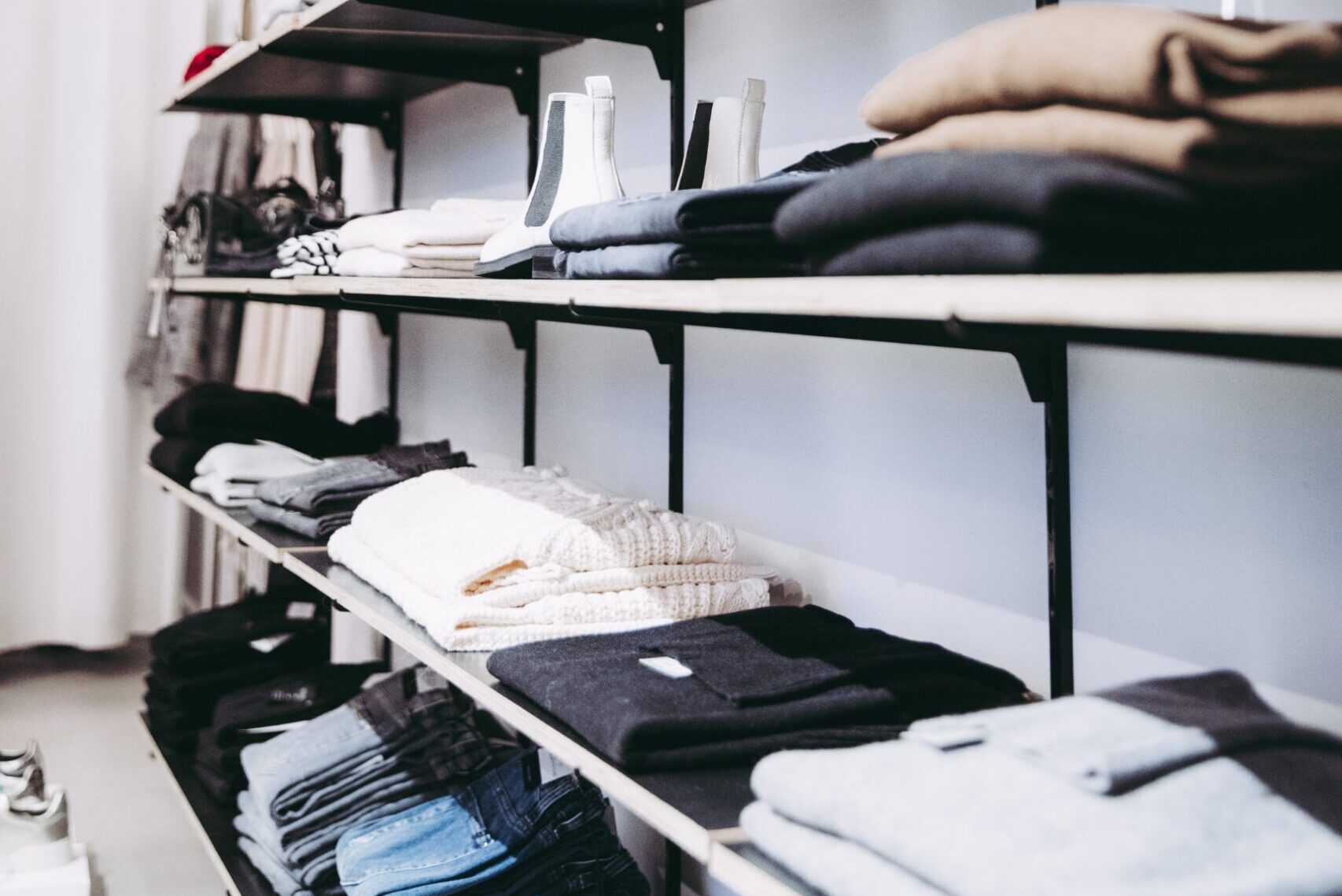 ファストファッション業界の市場シェアの分析 | deallab