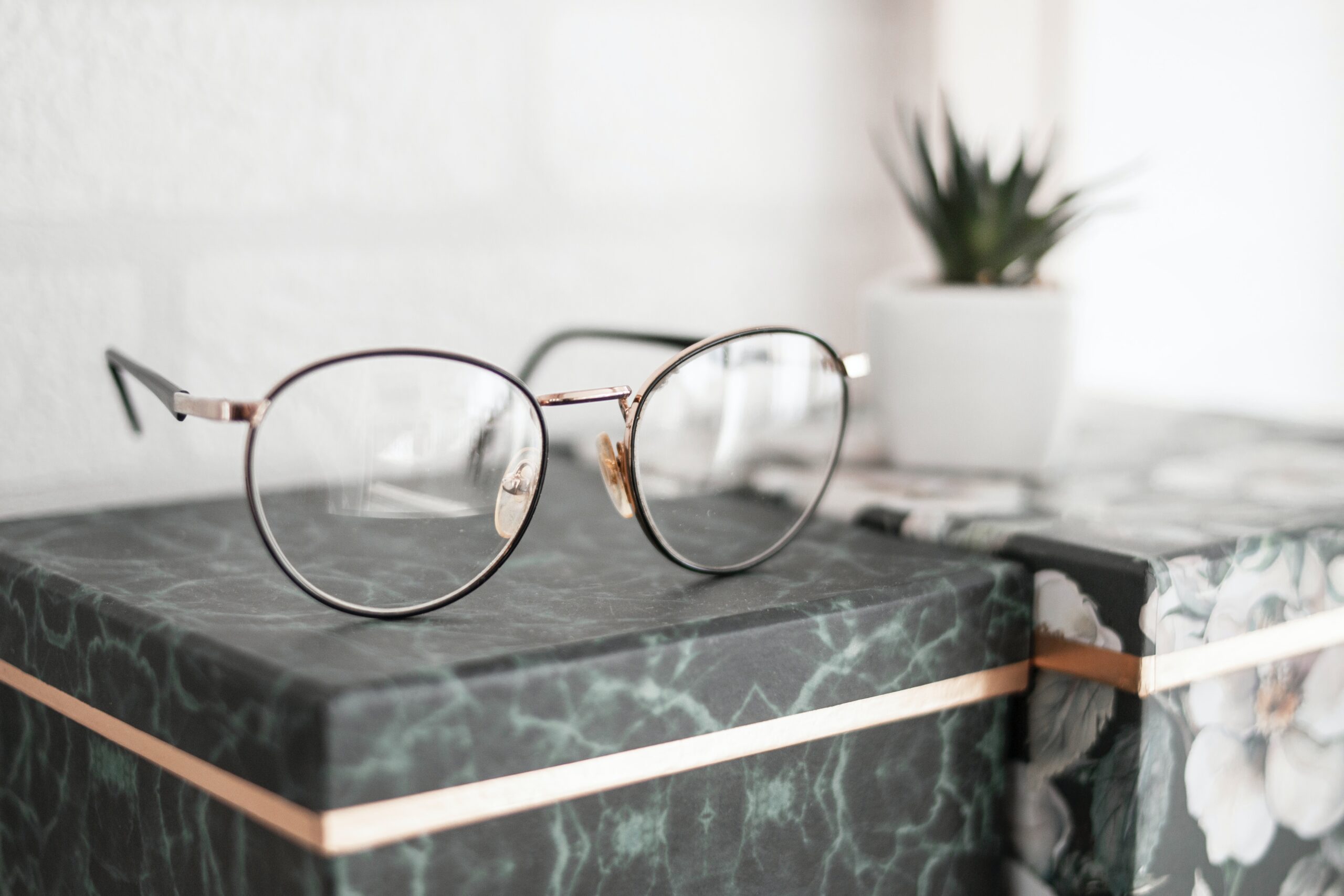 メガネ（眼鏡）レンズ業界の世界市場シェアの分析